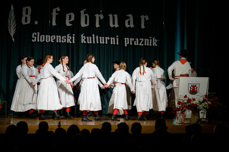 Otroška folklorna skupina OŠ Metlika - Osrednja obcinska prireditev ob slovenskem kulturnem prazniku